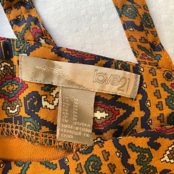 Love21 Women Dress size M Long Sleeve KneeLength Deep Cut in Back Loose Fit Tan - Picture 5 of 11